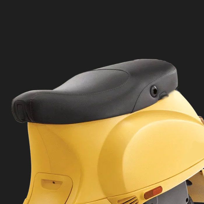 LOWERED BLACK SEAT W/LATCH PLATE VESPA